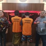 Polrestabes Surabaya Bekuk Dua pengedar, Bohlam Lampu Jadi Tempat Sabu Polrestabes Surabaya Bekuk Dua pengedar, Bohlam Lampu Jadi Tempat Sabu