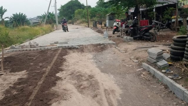 Proses pembangunan pemasangan oleh pemerintah kbp Pasuruan Paving memebrri peningkatan perekonomian dan pertanian