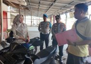 Raut Bahagia Ibu Penjual Buah, Polisi Antar Langsung Motor Curian ke Warung Korban