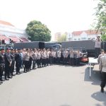 1.839 Personel Gabungan Siap Kawal Aksi Damai PSHT, di Polrestabes Surabaya Pastikan Kenyamanan Masyarakat 1.839 Personel Gabungan Siap Kawal Aksi Damai PSHT, di Polrestabes Surabaya Pastikan Kenyamanan Masyarakat