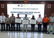 Kapolda Jatim Dampingi Wamenhub Serahkan Santunan Korban KM Mutiara Sentosa II