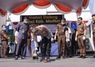 Sinergitas Penegak Hukum, Kapolres Madiun dan Kajari Musnahkan Barang Bukti Perkara Pidana Umum