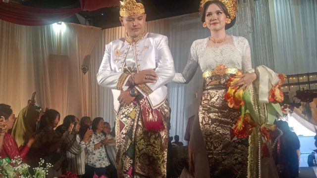 Keluarga Besar Tetty Tambayung Menggelar Acara Pertunangan Lia Dan Deva di Hotel Sheraton Surabaya