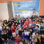Kapolrestabes Surabaya Turun Langsung Bagikan Sembako ke Warga Gubeng Masjid