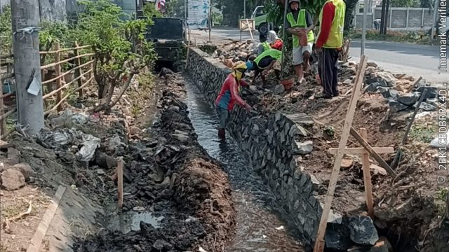 Proyek Drainase Rusak Pipa PDAM: Perumahan Keboncandi Tanpa Air Hampir Seminggu, Kontraktor Bilang “Sudah Lapor” Tapi Tak Ada Penanganan