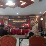 KPU Kabupaten Kediri Bedah Buku, Menggali Gagasan Untuk Merawat Demokrasi KPU Kabupaten Kediri Bedah Buku, Menggali Gagasan Untuk Merawat Demokrasi