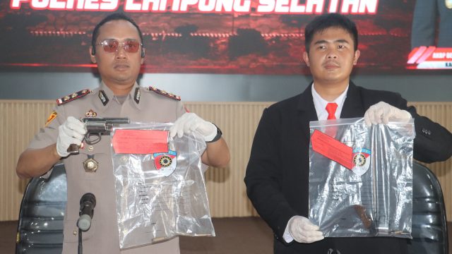 Dua Senpi Rakitan dan Amunisi Diserahkan Warga kepada Polisi di Lampung Selatan