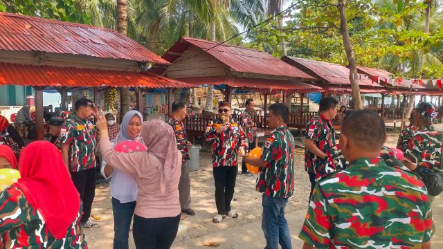 Semarak HUT ke-81 RI, LMP Lampung Selatan Pererat Silaturahmi dan Gelar Beragam Perlombaan di Pantai Semukuk