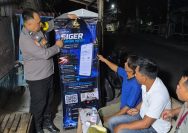 Hingga Malam Hari, Aipda Deni Madyistira Sosialisasikan Program Polda Lampung "Aplikasi Siger Lampung Presisi"
