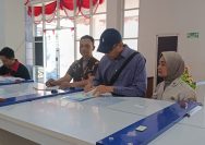 Sigap Ramah Dan Humanis Terlihat Disatpas Colombo Surabaya Dimana Petugas Formulir Kasih Arahan Bagi Pemohon Ngurus SIM