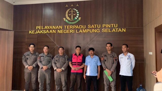 Mantan Kades Hara Banjar Manis Resmi Ditahan Kejari Kalianda