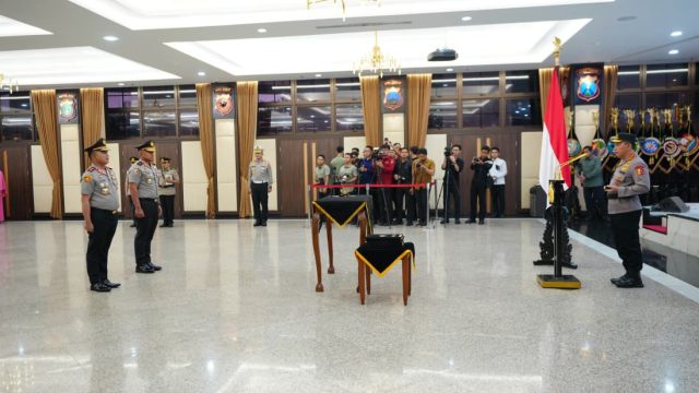 Kapolri Pimpin Upacara Serah Terima Jabatan Sejumlah Pejabat Polri