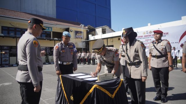 Rotasi Tiga Pejabat Polres Tanjung Perak, Kapolres AKBP Irwan Tekankan Profesionalisme dan Pelayanan Humanis
