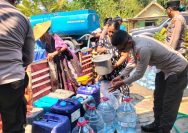 Polres Bojonegoro Salurkan 25 Ribu Liter Air Bersih ke Warga Terdampak Kemarau