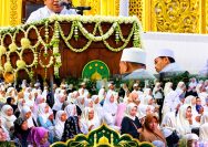 Ribuan Jamaah Padati Jalan Benteng Surabaya, Gema Dzikir dan Maulid Menggetarkan Malam Jumat