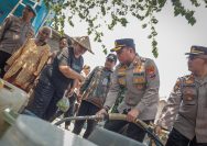 Polres Blitar Salurkan Bantuan Air Bersih dan Sembako bagi Warga Terdampak Kekeringan