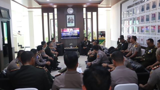 Polres Gresik Beri Kejutan HUT TNI ke-81, Sinergitas TNI-Polri Semakin Solid