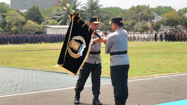 Simbol Estafet Kepemimpinan, Pataka “Bhayangkara Satya Abhiyukta” Diserahkan kepada Irjen Pol Dekananto