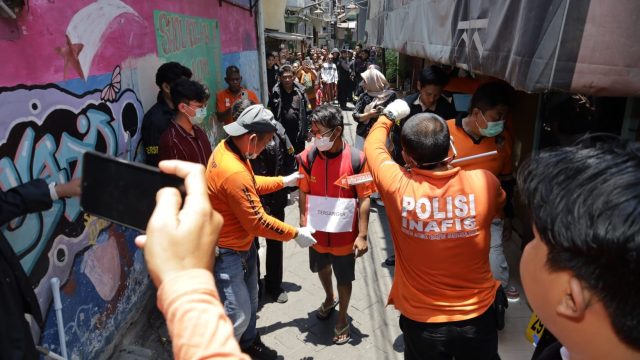 Polrestabes Surabaya Gelar Rekonstruksi Pembunuhan Wanita di Putat Jaya, 55 Adegan Diperagakan