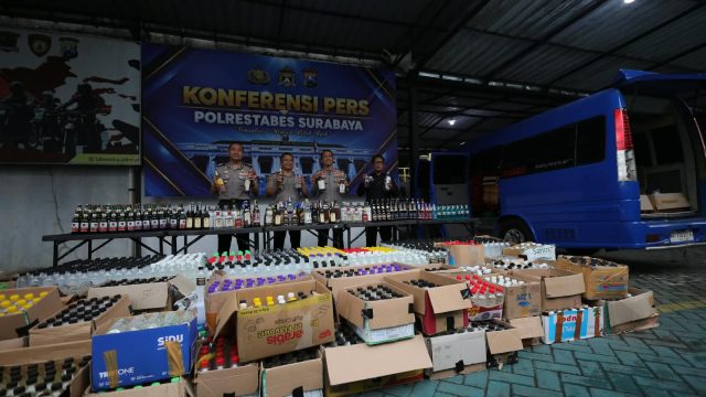 Miras Tanpa Izin Berhasil Diamankan Polrestabes Surabaya Sebanyak 5.385 Botol Miras Dalam Operasi KRYD