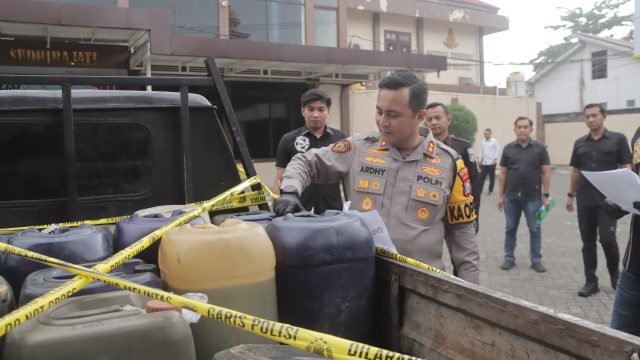 Polres Blitar Ungkap Kasus Dugaan Penimbunan 1.030 Liter BBM Bersubsidi